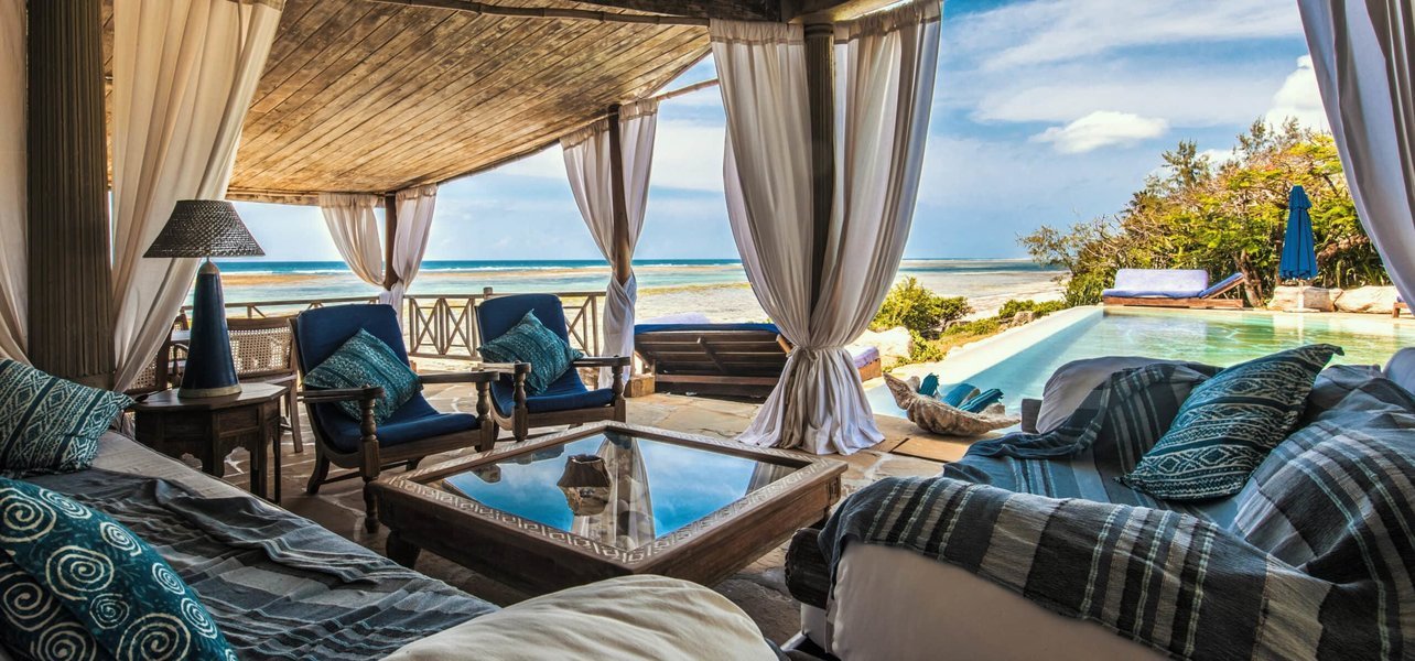Alfajiri Cliff Villa living room with views of the Indian Ocean in Diani