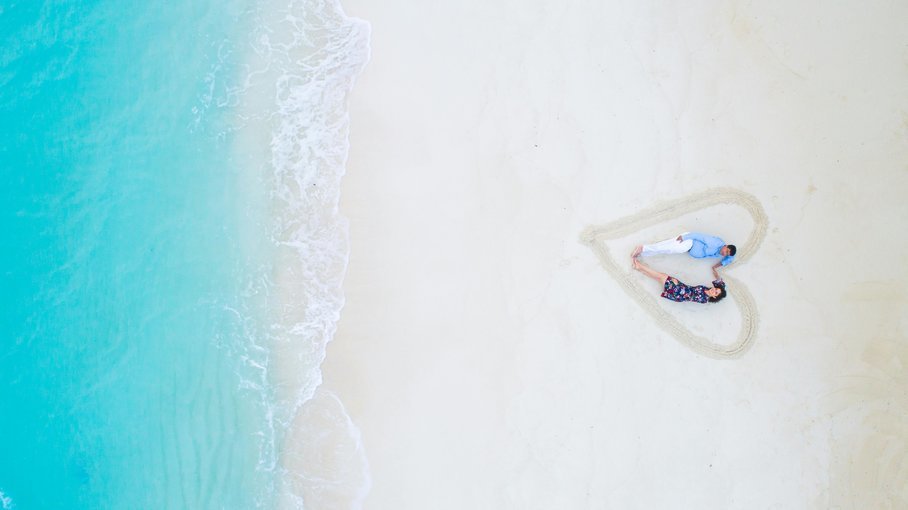 Terminar un viaje a los cinco grandes y la playa de Kenia en las playas de arena blanca de Diani es la mejor excursión en familia o en pareja.